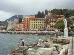 Xtrallusion photo gallery of Italy. Photos, pictures, images and photographs of the Italian Rivieras, the Italian Lakes, the Italian Alps, the Cinque Terre, the Amalfi coast and some of the most beautiful corners of Italy. Plus photos of Italian cities such as Pisa, Milan, Genoa and Rome.